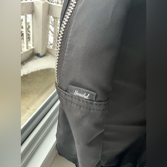 Black Herschel backpack - Picture 4 of 7